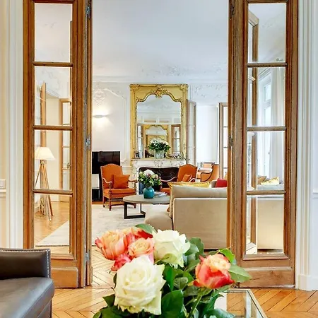 In A Great Location Close To The Eiffel Tower *