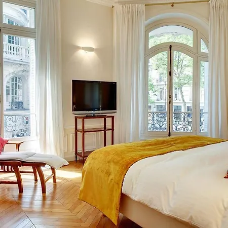 In A Great Location Close To The Eiffel Tower Apartment