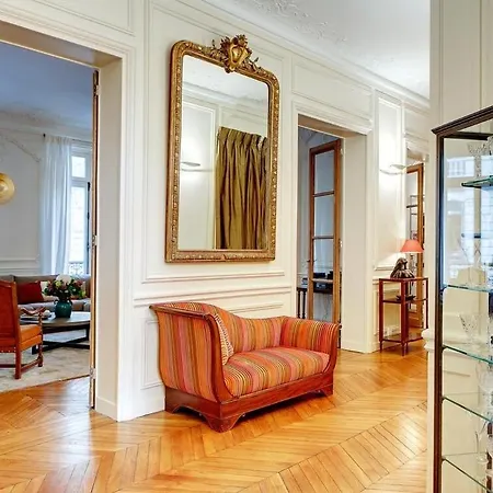 In A Great Location Close To The Eiffel Tower *