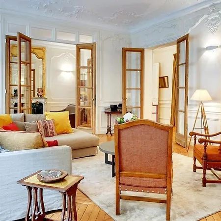 In A Great Location Close To The Eiffel Tower Paris