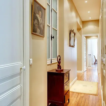 In A Great Location Close To The Eiffel Tower * Paris