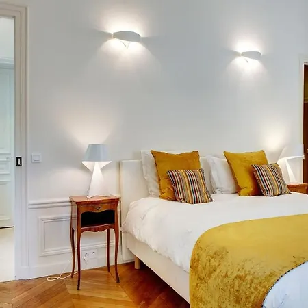 In A Great Location Close To The Eiffel Tower *
