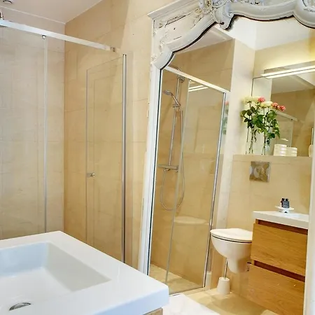 In A Great Location Close To The Eiffel Tower * Paris